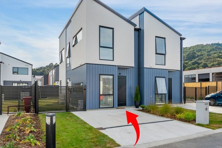 Photo of property in 5 Gloaming Lane, Wallaceville, Upper Hutt, 5018