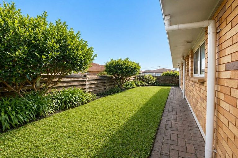 Photo of property in 2/51 East Street, Papakura, 2110