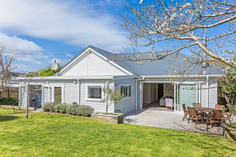 Photo of property in 6 Bay Drive, Titahi Bay, Porirua, 5022
