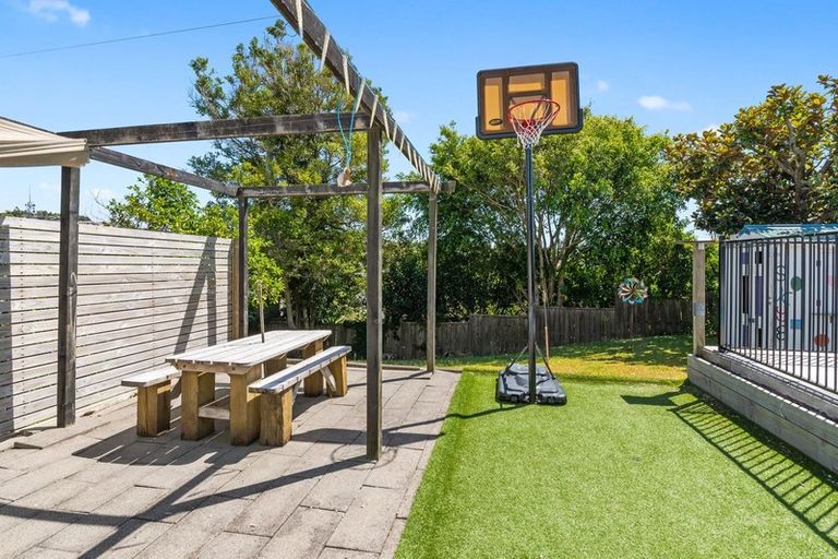 Photo of property in 29 Lingham Crescent, Torbay, Auckland, 0630