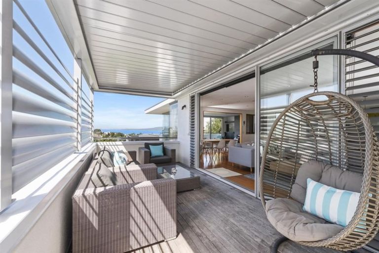 Photo of property in 2/55 Parr Terrace, Castor Bay, Auckland, 0620