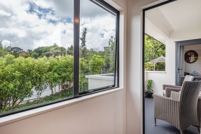 Photo of property in 31 Seaton Road, Murrays Bay, Auckland, 0630