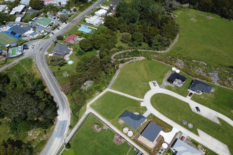 Photo of property in 17 Manaaki Circle, Paparoa, 0571