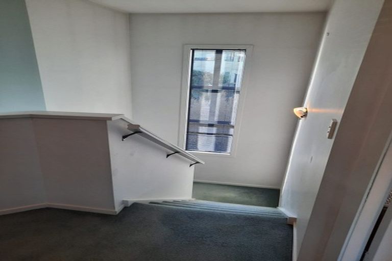 Photo of property in 8 Forbes Lane, Newlands, Wellington, 6037