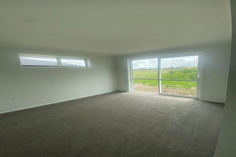 Photo of property in 28 Te Piriti Road, One Tree Point, 0118