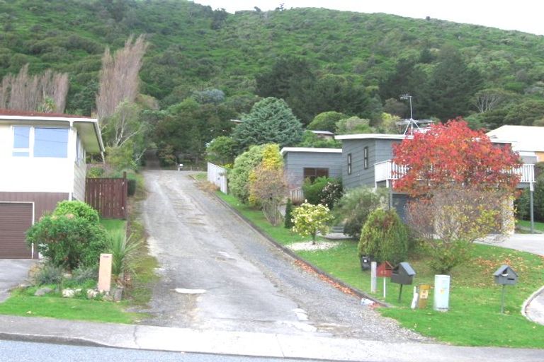 Photo of property in 43 Kakariki Grove, Waikanae, 5036