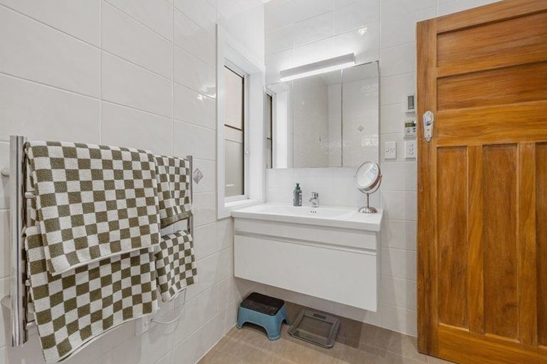 Photo of property in 75 Brougham Street, New Plymouth, 4310