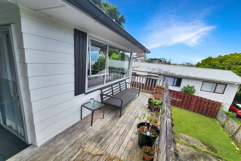 Photo of property in 1/5 Kerria Place, Sunnynook, Auckland, 0620