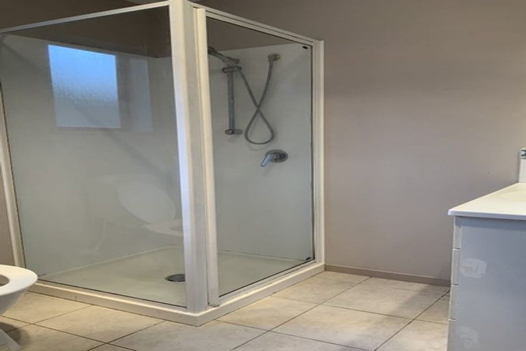 Photo of property in 5a Christina Avenue, Te Atatu South, Auckland, 0602