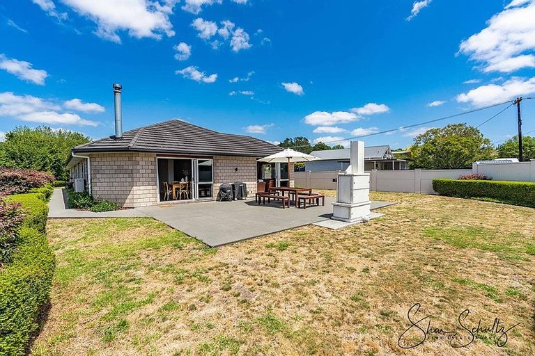 Photo of property in 18 Pahi Road, Paparoa, 0571