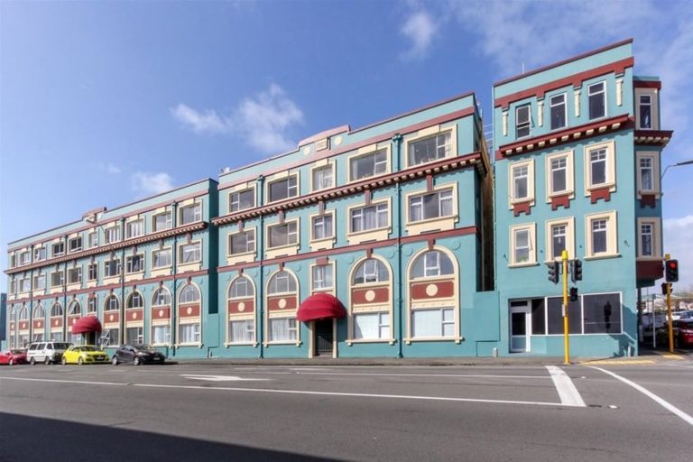 Photo of property in Devonport Apartments, 42/127 Saint Aubyn Street, New Plymouth, 4310