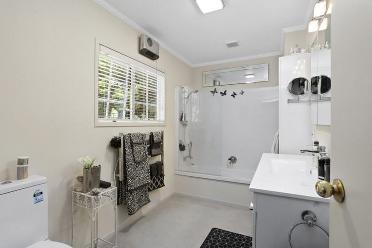 Photo of property in 2/21 Deane Avenue, Titirangi, Auckland, 0604