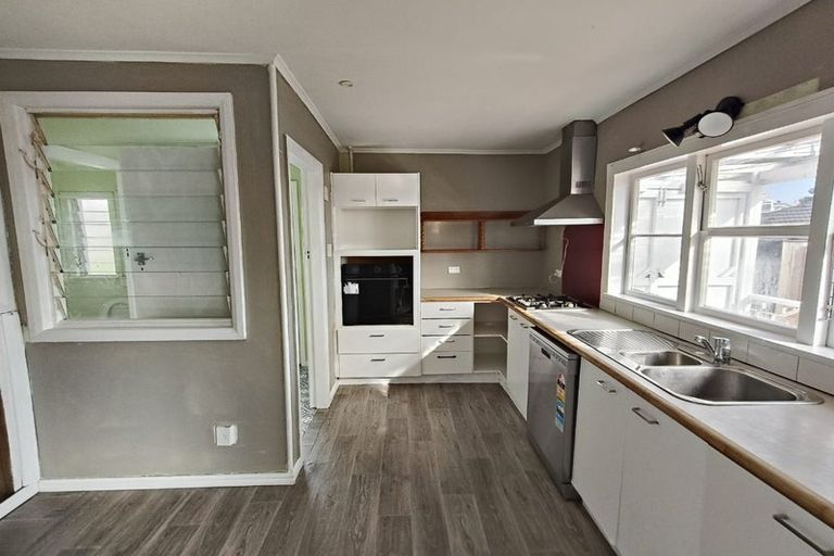 Photo of property in 14 Kokiri Street, Te Atatu South, Auckland, 0610