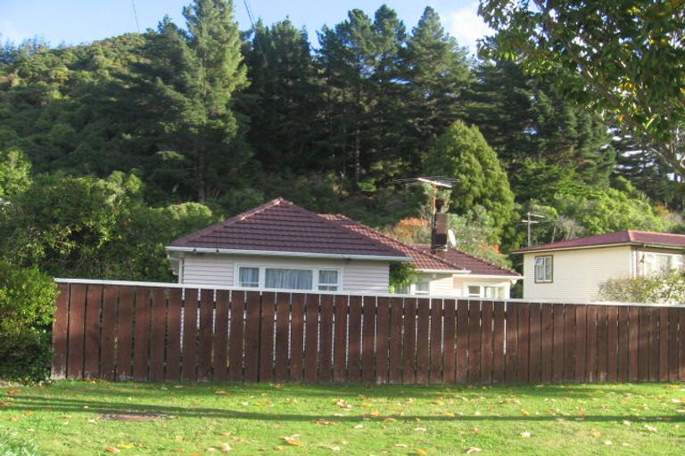 Photo of property in 104 Hine Road, Wainuiomata, Lower Hutt, 5014