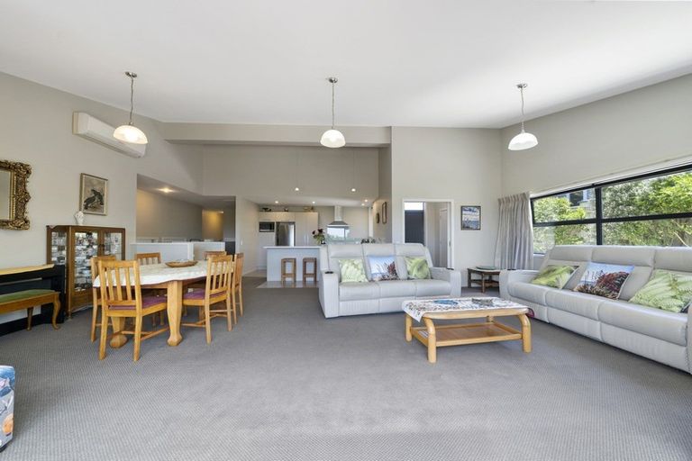 Photo of property in 15 Kahurangi Heights, Aotea, Porirua, 5024