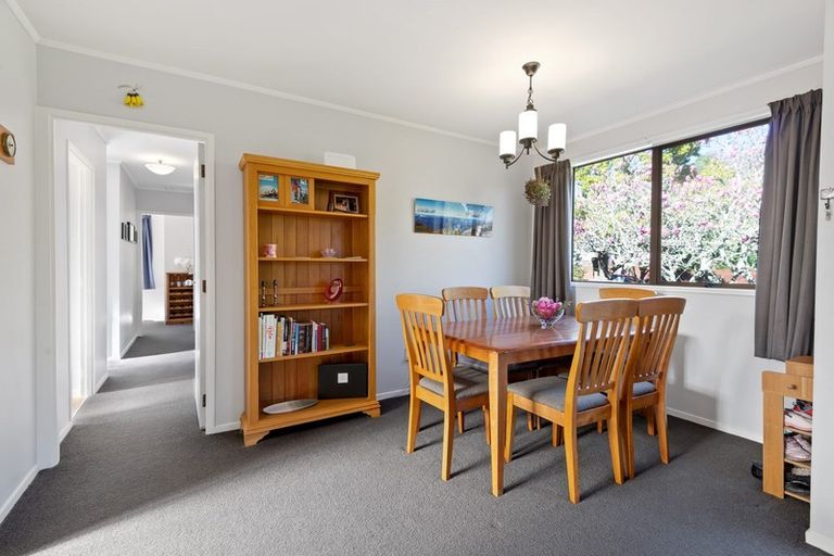 Photo of property in 5 Glucina Place, Glen Eden, Auckland, 0602