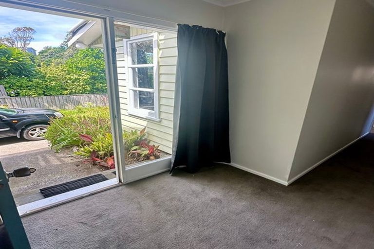 Photo of property in 58 Tiromoana Road, Raumati South, Paraparaumu, 5032