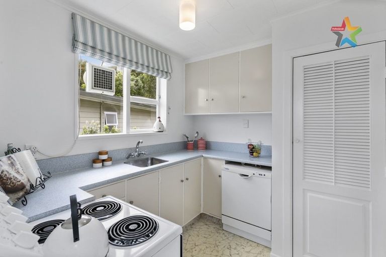 Photo of property in 2 Waipounamu Drive, Kelson, Lower Hutt, 5010