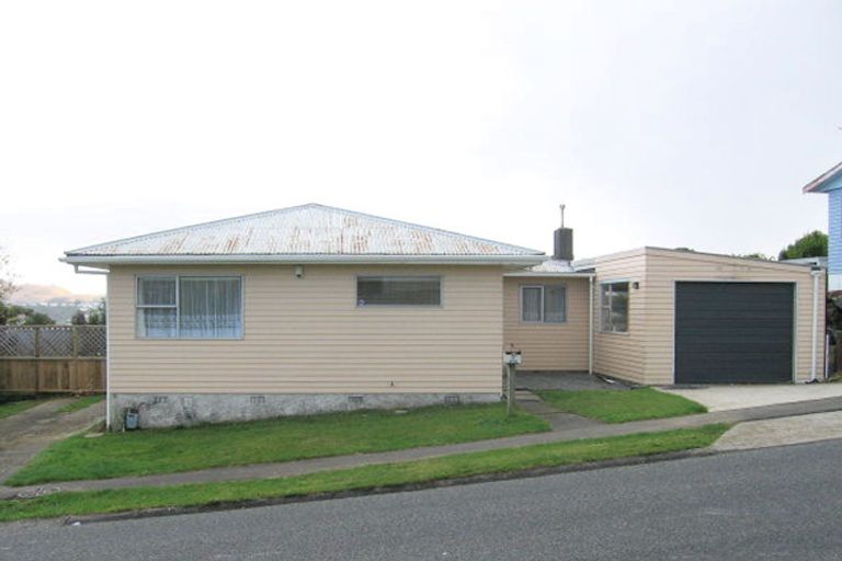 Photo of property in 3 Padnell Crescent, Paparangi, Wellington, 6037
