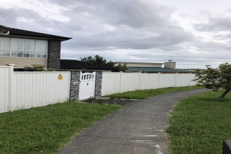 Photo of property in 9 Keating Rise, Northcross, Auckland, 0632