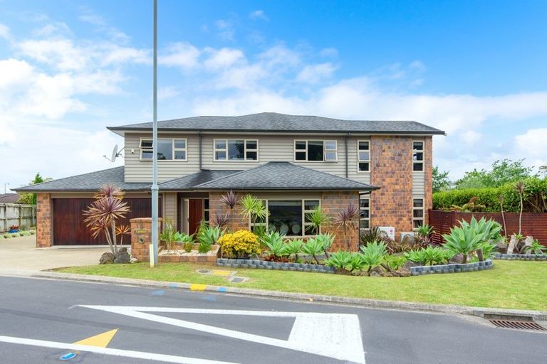 Photo of property in 1 Stow Place, Henderson, Auckland, 0612