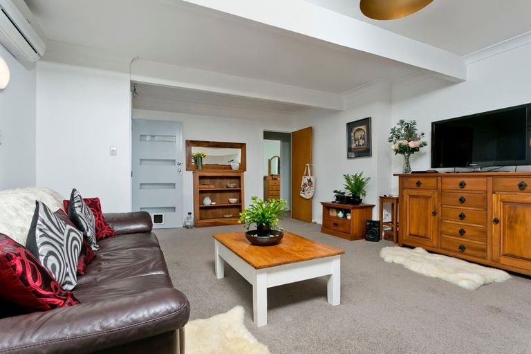 Photo of property in 1/4 Lynn Road, Bayview, Auckland, 0629