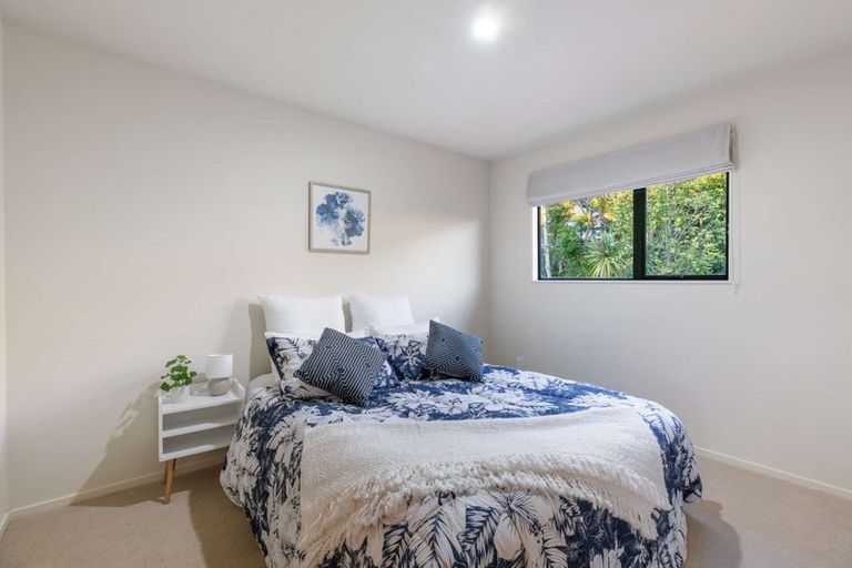 Photo of property in 4/42 Fields Parade, Oteha, Auckland, 0632