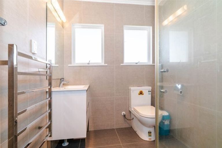 Photo of property in 54 Ravenwood Drive, Forrest Hill, Auckland, 0620