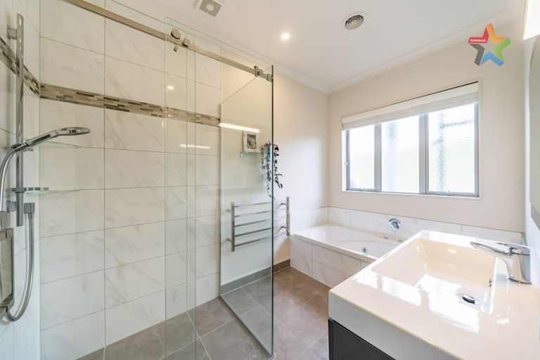 Photo of property in 8c Glen Iris Grove, Woburn, Lower Hutt, 5010