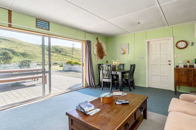 Photo of property in 67 Whangaimoana Beach Road, Whangaimoana, Pirinoa, 5772