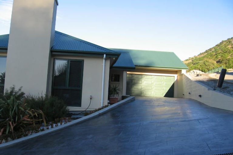 Photo of property in 9 Emerald Lane, Cashmere, Christchurch, 8022