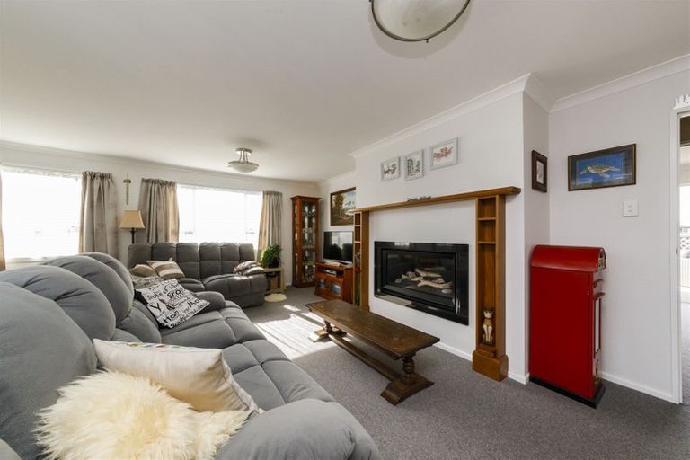 Photo of property in 11 Leander Place, Milson, Palmerston North, 4414