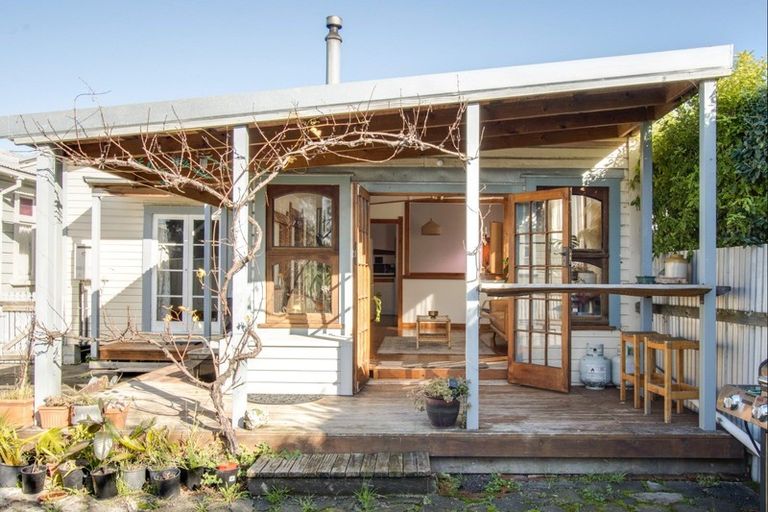 Photo of property in 118 Wellesley Road, Napier South, Napier, 4110