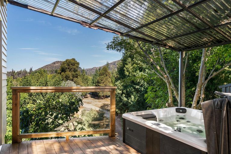 Photo of property in 293 Riverbank Road, Wanaka, 9382