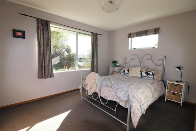 Photo of property in 1 Birdling Place, Halswell, Christchurch, 8025