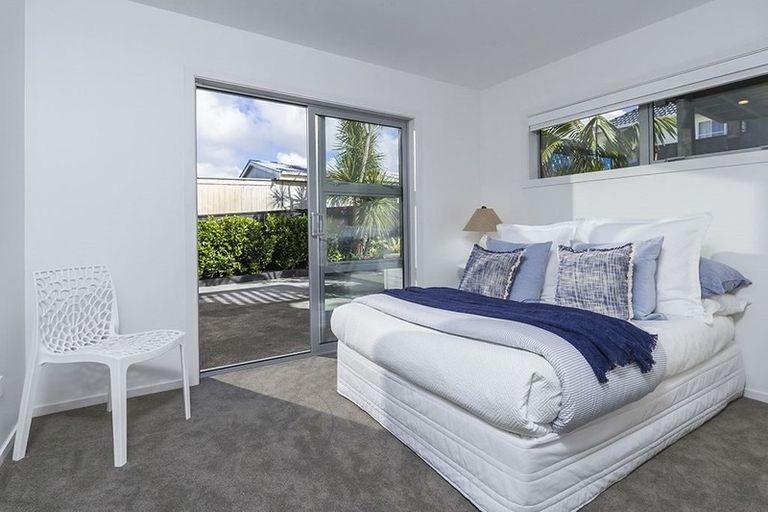 Photo of property in 1/465a Beach Road, Murrays Bay, Auckland, 0630