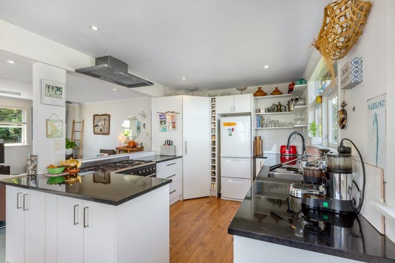 Photo of property in 145 Wellington Road, Paekakariki, 5034