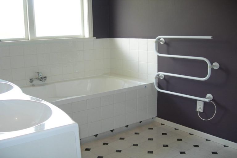 Photo of property in 89 Tirohanga Road, Tirohanga, Lower Hutt, 5010