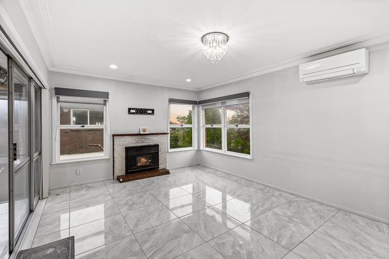 Photo of property in 41 Royal Road, Massey, Auckland, 0614