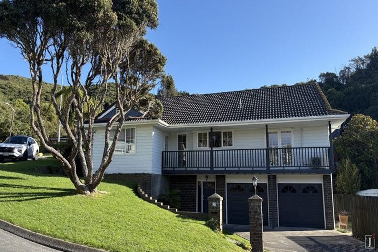 Photo of property in 12 Newnham Court, Tawa, Wellington, 5028