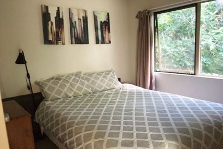 Photo of property in 2/114 Seaview Road, Glenfield, Auckland, 0629