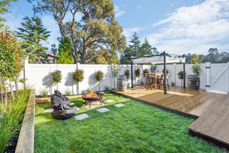 Photo of property in 1/9 Paruru Avenue, Northcote, Auckland, 0627