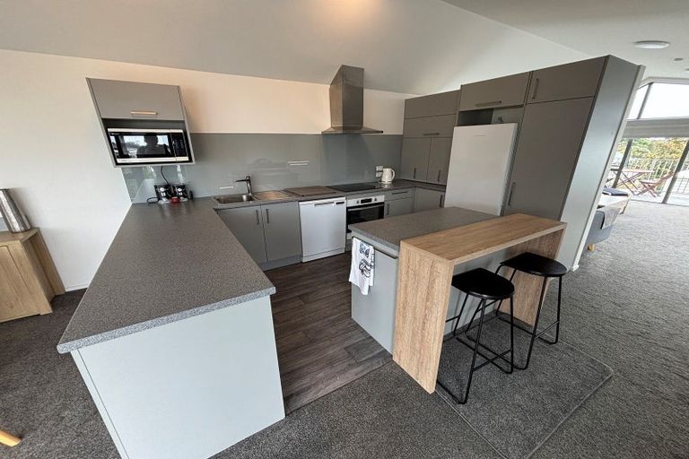 Photo of property in 2/79 Beachville Road, Redcliffs, Christchurch, 8081