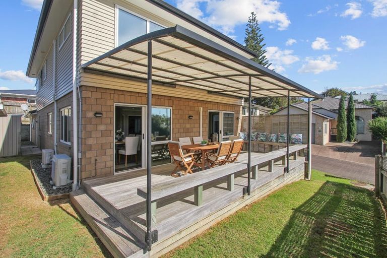 Photo of property in 543 Scenic Drive, Waiatarua, Auckland, 0612