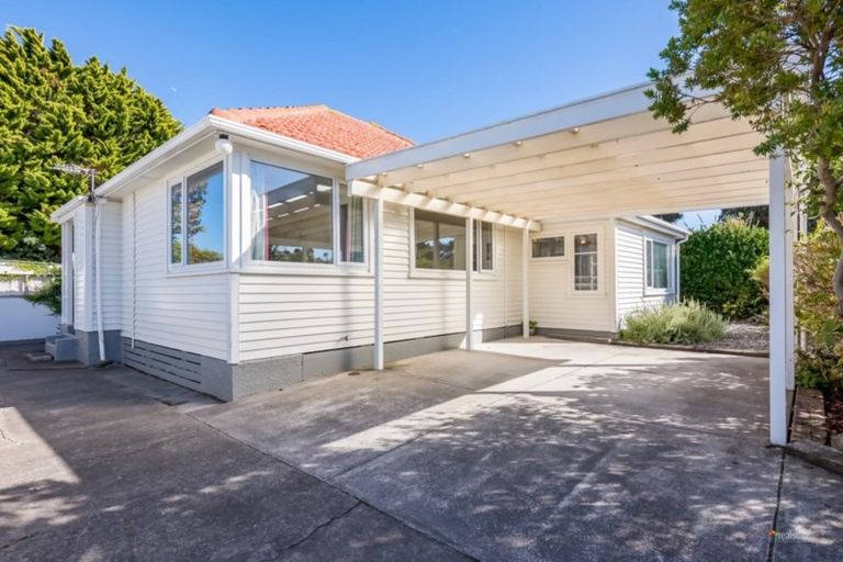 Photo of property in 26 Kapiti Crescent, Titahi Bay, Porirua, 5022