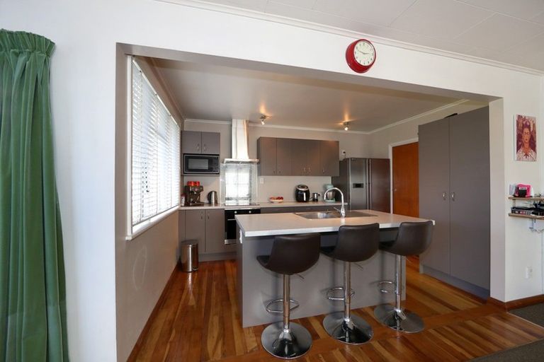 Photo of property in 712 Grove Road, Mayfair, Hastings, 4122