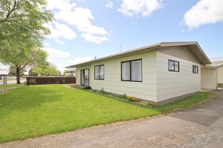 Photo of property in 13 Adkin Avenue, Levin, 5510