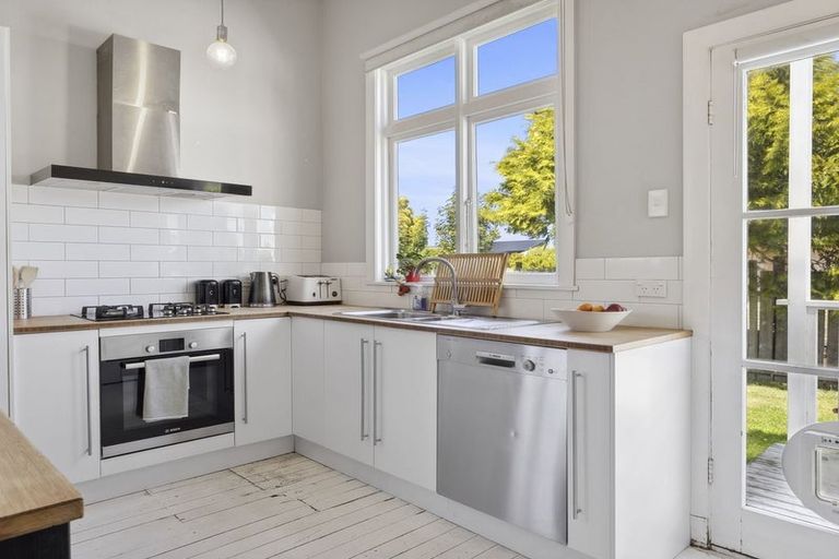 Photo of property in 84 Tomahawk Road, Andersons Bay, Dunedin, 9013