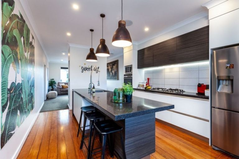 Photo of property in 7 Massey Street, Westown, New Plymouth, 4310