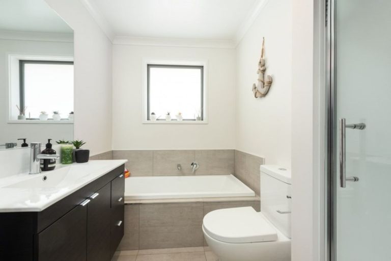 Photo of property in 80 Awataha Crescent, Pyes Pa, Tauranga, 3110